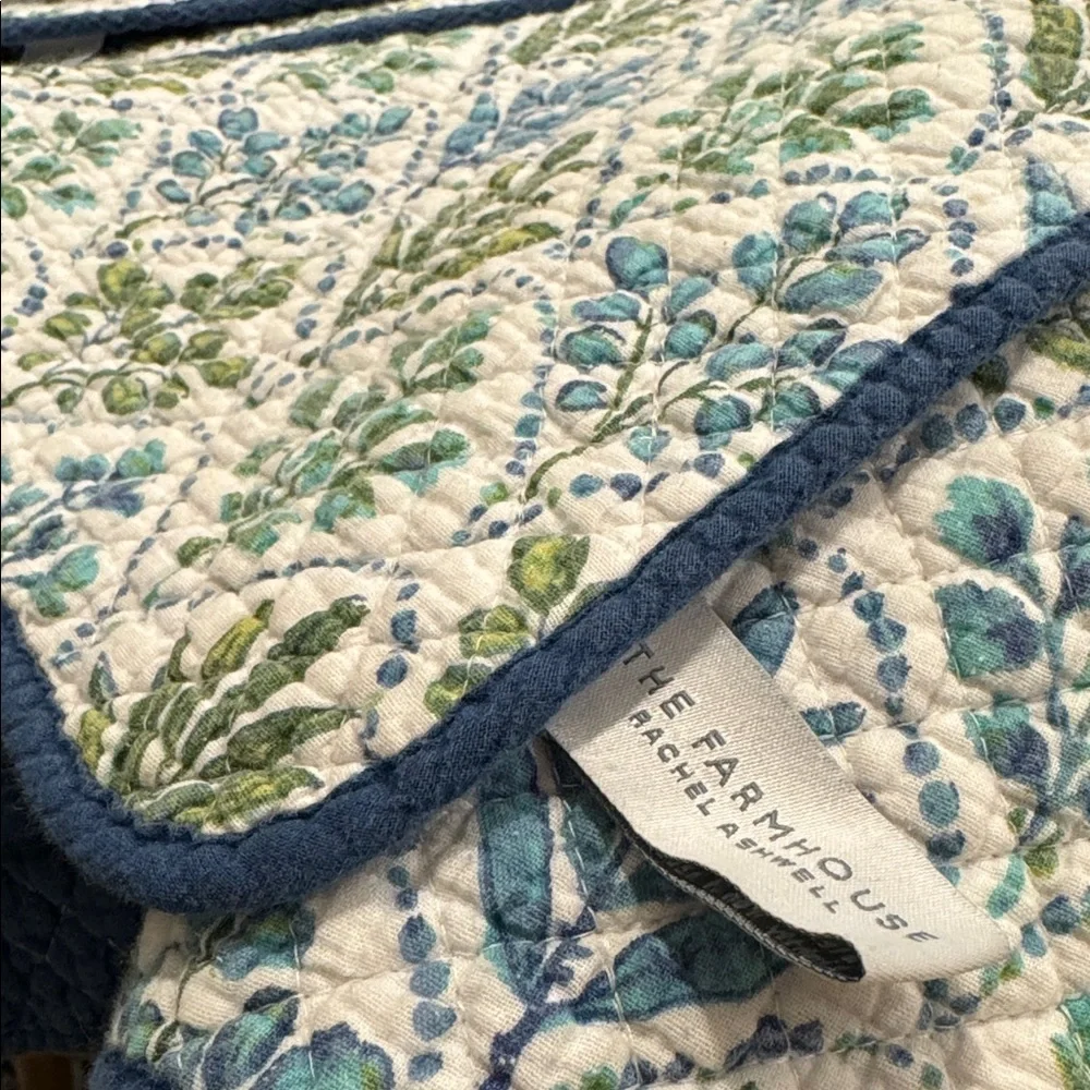Set of 8 Rachel Ashwell Placemats